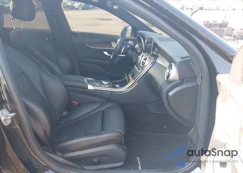 2021 Mercedes-Benz C 300 Sedan z USA, uszkodzony, nr VIN W1KWF8DB9MR642629